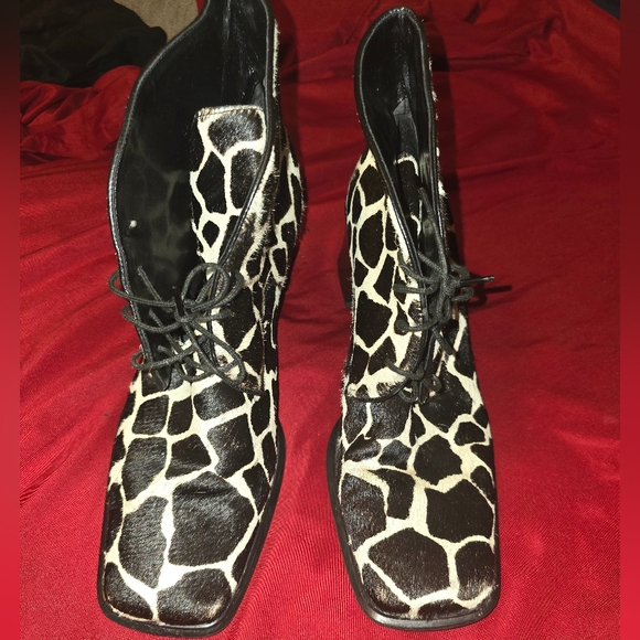 PLAYFUL DESIGN BOOTS - Picture 1 of 5